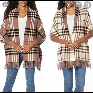NWT💥 plaid knit topper with fringe